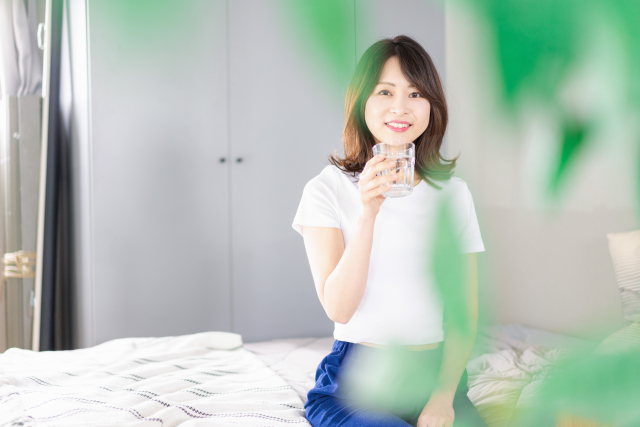 漢方でダイエットしようとする女性