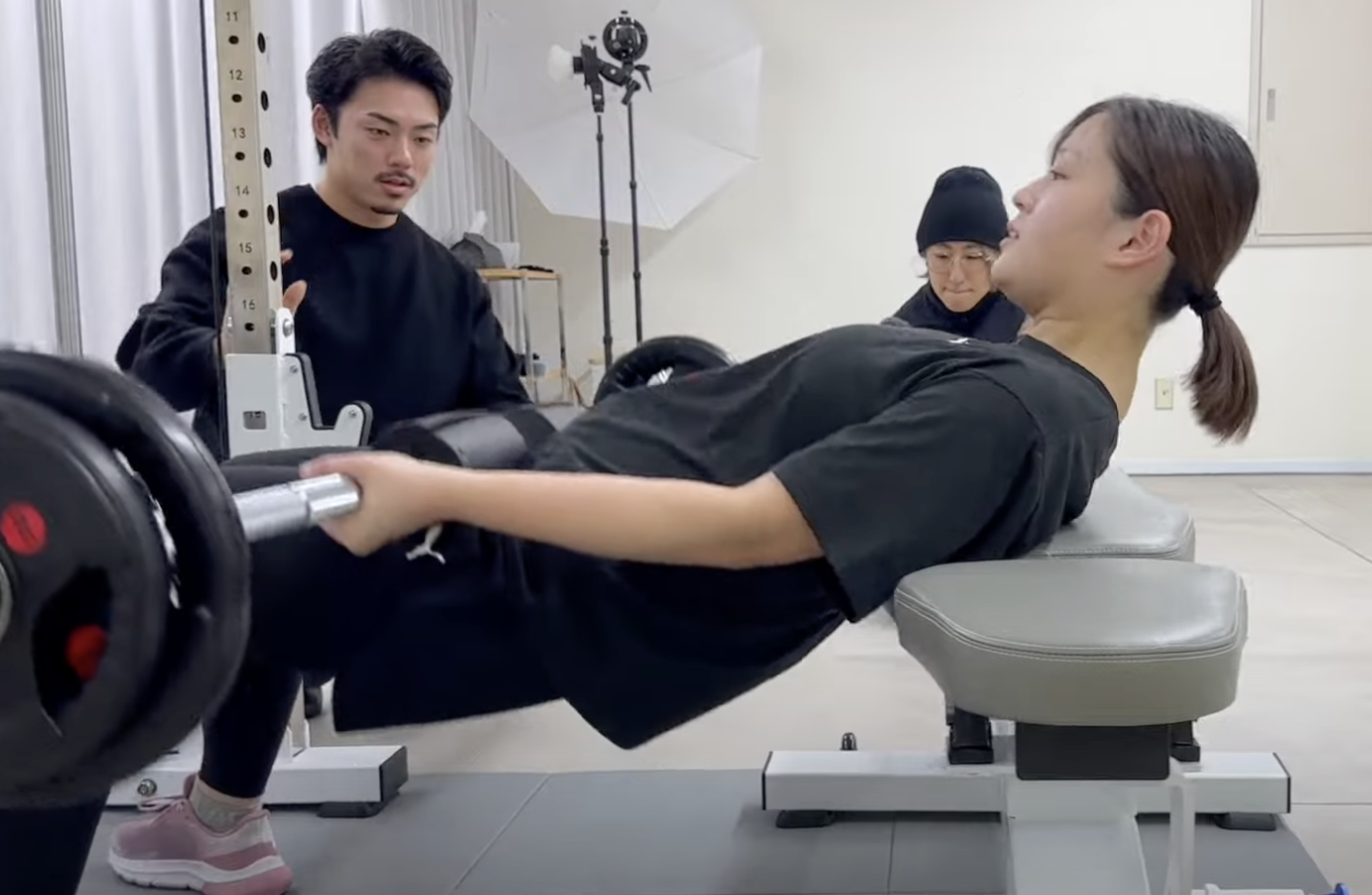トレーニングする女性