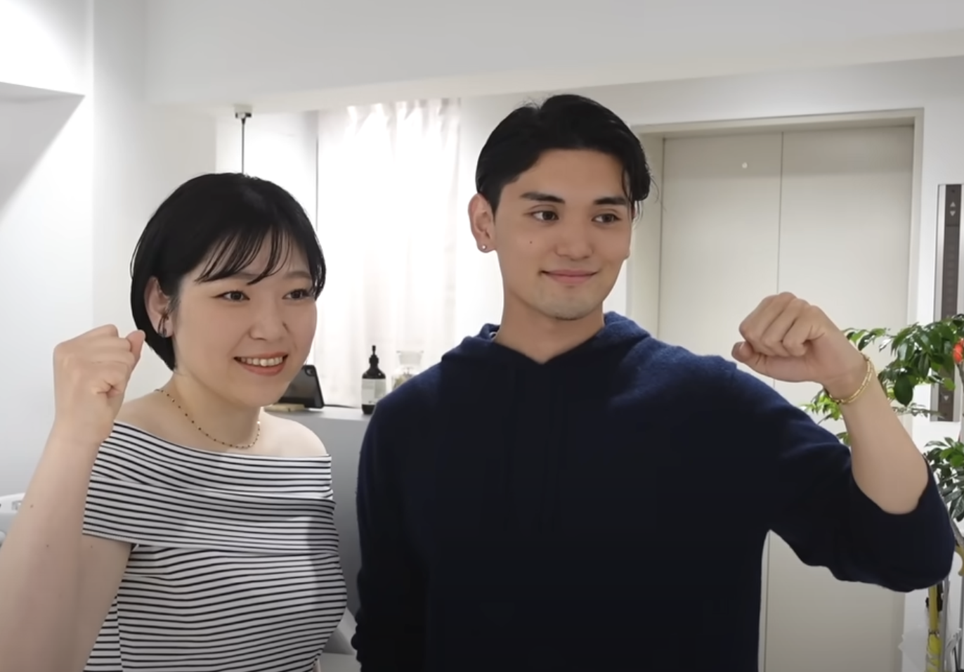 ダイエットに成功した女性とトレーナー