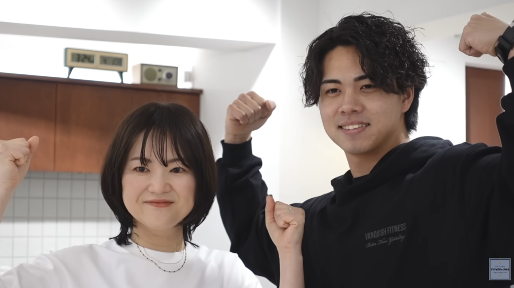 ダイエットを成功させた40代女性とトレーナー